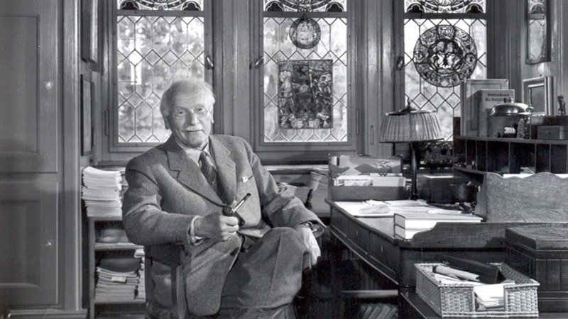Carl Jung: Psikoloji, Arketipler ve Analitik Psikoloji Kuramı