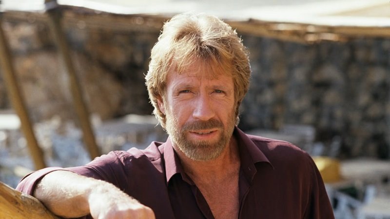 Chuck Norris: Dövüş Sanatları Şampiyonundan İnternet Efsanesine