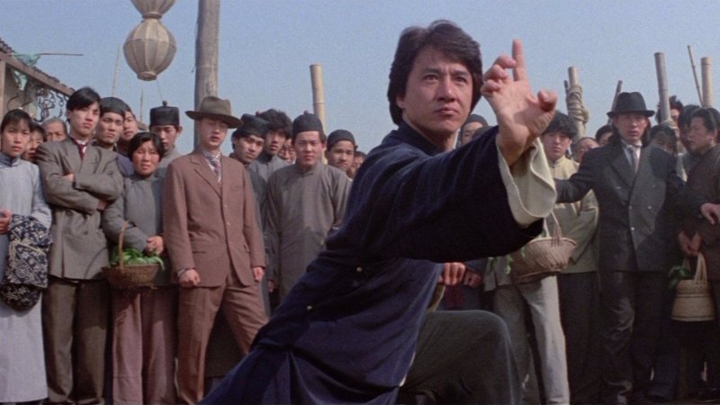 Jackie Chan: Pekin Operası’ndan Dünya Sinemasına Uzanan Bir Efsane