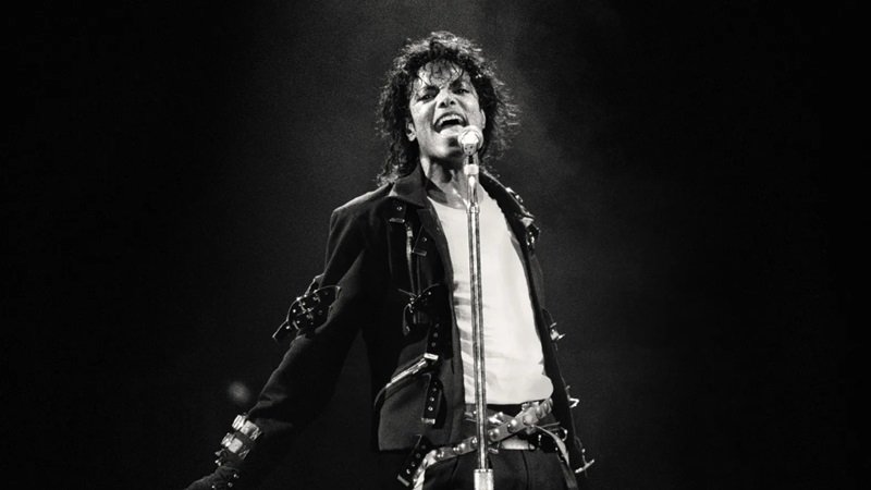 Michael Jackson: Müzik Endüstrisini Değiştiren Pop İkonunun Hikâyesi