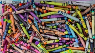 Pastel Boya Okul Çantasına Nasıl Girdi? Renkli Boyanın Tarihi