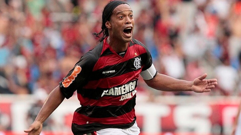Ronaldinho: Futbolu Gülümseyerek Oynayan Brezilyalı Efsane