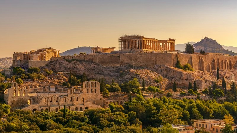 Yunanistan: Ege’nin Karşı Kıyısında Antik Dünya ve Modern Tatil Kültürü